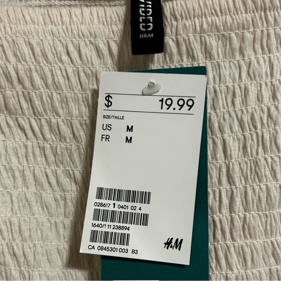 3/25$ H&M cream crop top with sleeves - BNWT - Picture 3 of 4